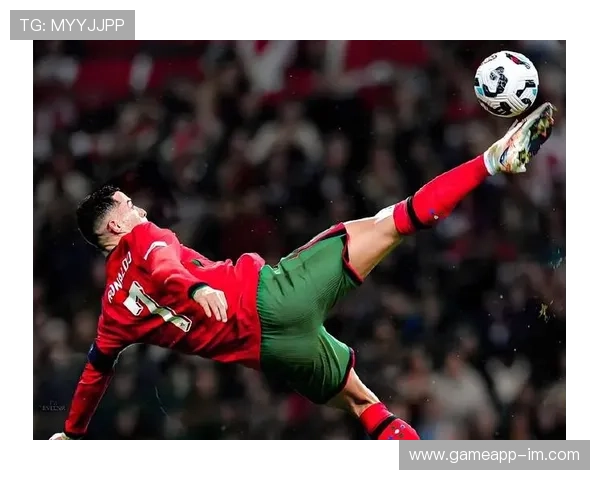 不再参加足球赛的传奇球星们退役后的生活与心路历程