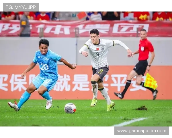 中国足球明星卡片全览展现中国队足球球员风采精彩合集