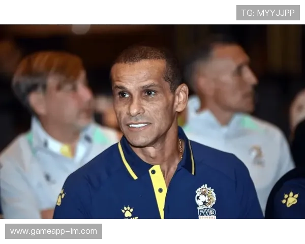 足球球星儿子惊艳亮相 长相遗传父亲基因引发热议